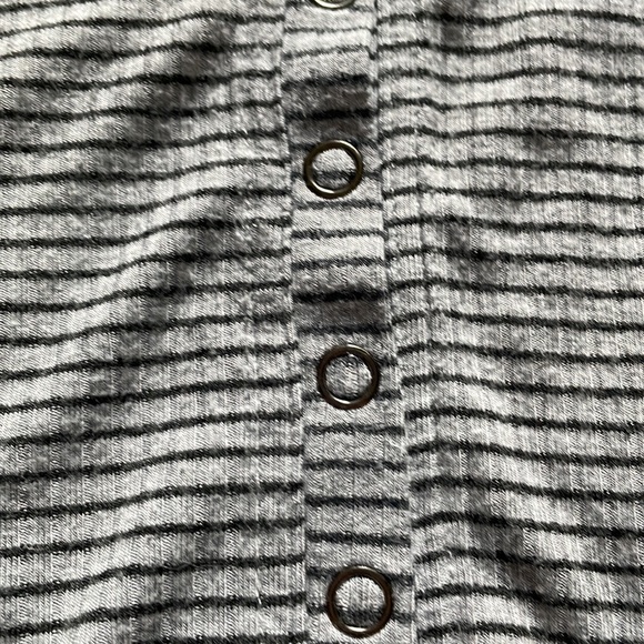 A Pea In the Pod Long Sleeve Top - Picture 3 of 4